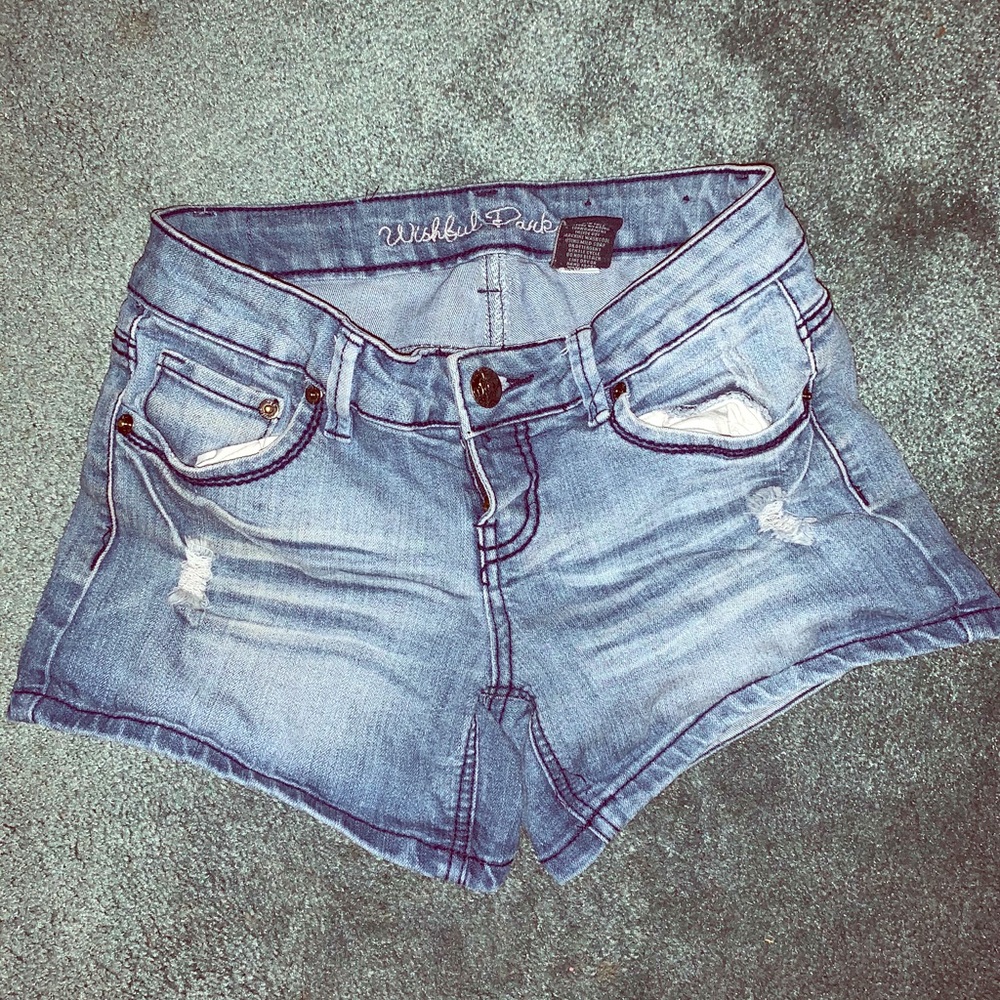 Light fashion jean shorts🌿